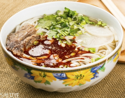 拉面的面怎么和？要掌握一些技巧