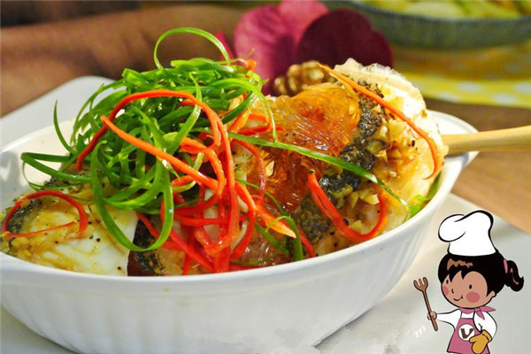 清蒸鮮魚粉絲煲怎么做 詳細步驟圖解 清蒸鮮魚粉絲煲怎么做 詳細步驟圖解