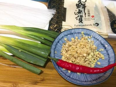 清蒸鮮魚粉絲煲怎么做 詳細步驟圖解 清蒸鮮魚粉絲煲怎么做 詳細步驟圖解