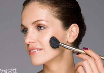 花瓣腮紅怎么做的？貌美又好用