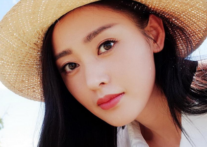 種睫毛是怎么種的？種睫毛是粘在睫毛這個位置