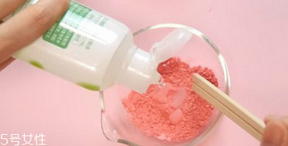 花瓣腮紅怎么做的？貌美又好用