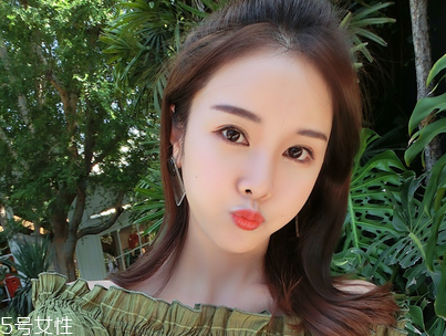 割雙眼皮可能出現(xiàn)的癥狀 割雙眼皮秋季好因?yàn)殛柟馊? alt=