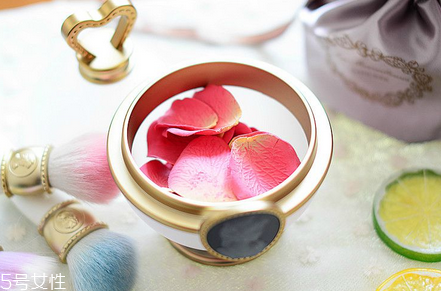 laduree花瓣腮紅好用嗎？貴婦專用彩妝線