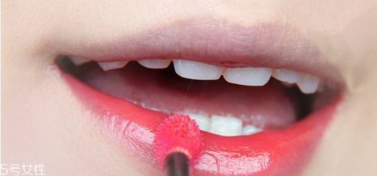 ysl唇釉怎么涂出玻璃唇？打造獨(dú)特唇色