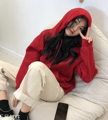 2018流行什么款式的衛(wèi)衣？這些衛(wèi)衣值得一看