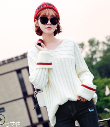 高領(lǐng)毛衣怎么穿好看？教你保暖又減齡的穿法