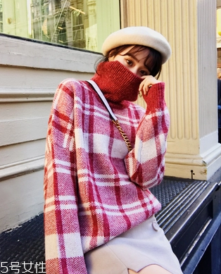 高領(lǐng)毛衣怎么穿好看？教你保暖又減齡的穿法