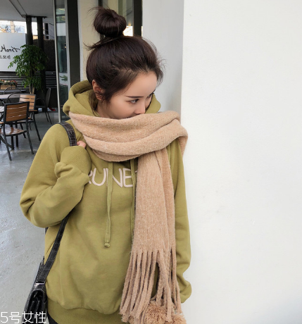 衛(wèi)衣買大點(diǎn)還是小點(diǎn)好？這樣挑選準(zhǔn)沒錯(cuò)