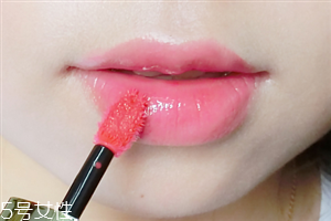 唇釉的優(yōu)點有哪些？唇釉和唇彩不一樣