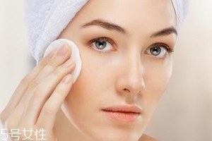 涂粉底液如何避免假面？少量多次慢慢調(diào)整