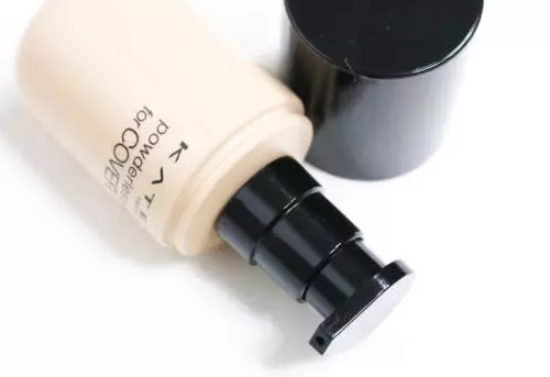 涂粉底液如何避免假面？少量多次慢慢調(diào)整