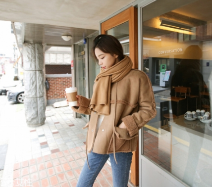 什么顏色的圍巾最百搭？這幾個(gè)顏色輕松駕馭