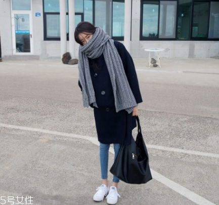 什么顏色的圍巾最百搭？這幾個(gè)顏色輕松駕馭