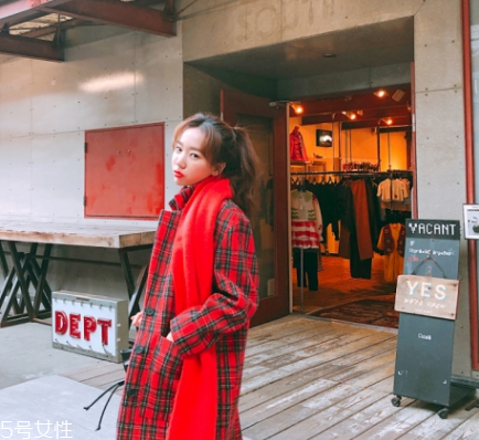 什么顏色的圍巾最百搭？這幾個(gè)顏色輕松駕馭