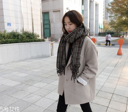 什么顏色的圍巾最百搭？這幾個(gè)顏色輕松駕馭