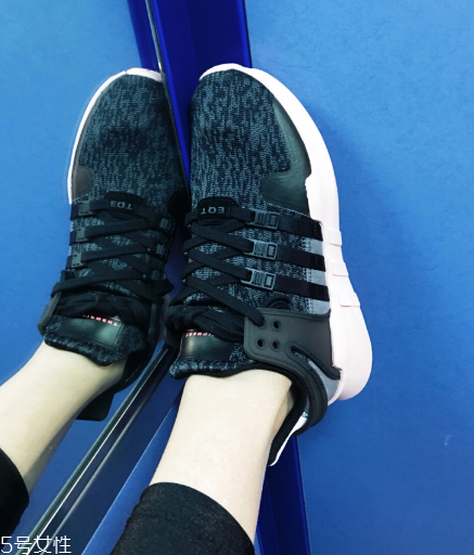 阿迪達斯有加絨鞋嗎？冬天也能穿的運動鞋