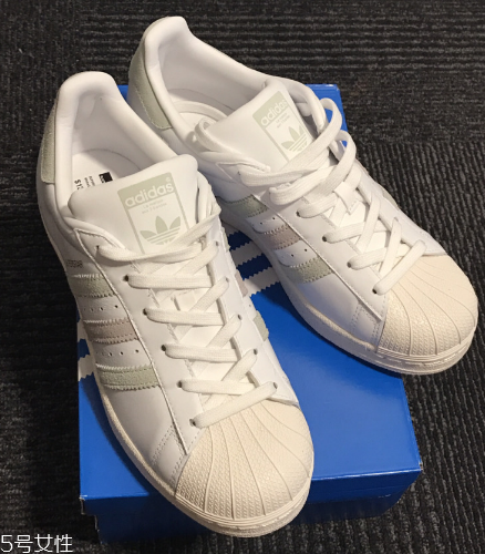 阿迪達斯有加絨鞋嗎？冬天也能穿的運動鞋