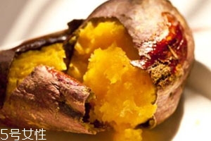 烤箱烤紅薯可以切開嗎 切開的紅薯烤的更快 烤箱烤紅薯可以切開嗎 切開的紅薯烤的更快