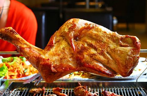 烤箱烤羊腿溫度和時(shí)間 烤箱烤羊腿的技巧 烤箱烤羊腿溫度和時(shí)間 烤箱烤羊腿的技巧