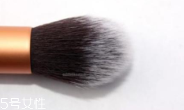 腮紅為什么引起過敏？腮紅刷該洗了