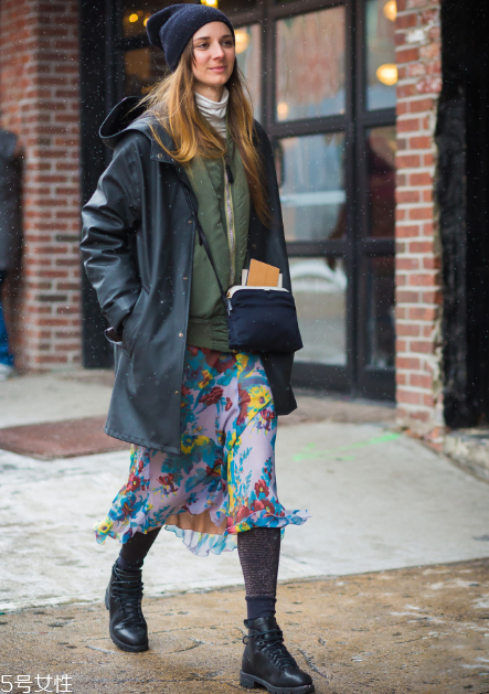 大衣搭配半身裙好看嗎？過(guò)年艷壓群芳全靠它