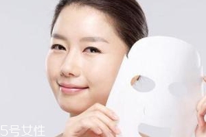 面膜不服帖怎么辦？中間剪開更好敷