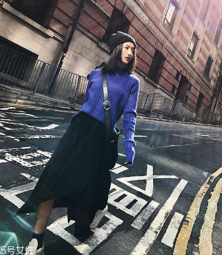 2018年最火的毛衣款式 毛衣也要玩新潮 2018年最火的毛衣款式 毛衣也要玩新潮