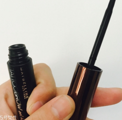 染眉膏和睫毛膏的區(qū)別 不要混合使用 染眉膏和睫毛膏的區(qū)別 不要混合使用