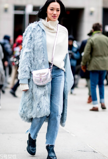 牛仔褲配什么毛衣好看？時(shí)髦復(fù)古風(fēng)女王穿搭