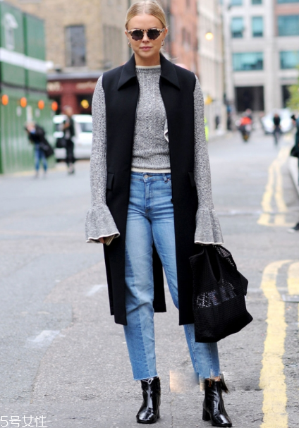牛仔褲配什么毛衣好看？時(shí)髦復(fù)古風(fēng)女王穿搭