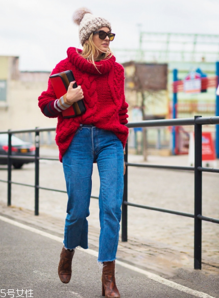牛仔褲配什么毛衣好看？時(shí)髦復(fù)古風(fēng)女王穿搭