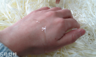 CPB精華肌底液適合敏感皮嗎？成分溫和