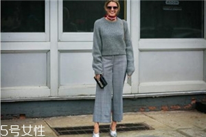 脖子短穿什么毛衣？輕松穿出天鵝頸