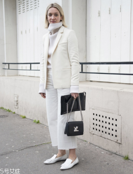 脖子短穿什么毛衣？輕松穿出天鵝頸