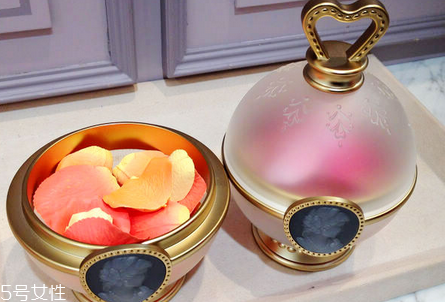 laduree花瓣腮紅好用嗎？貴婦專用彩妝線