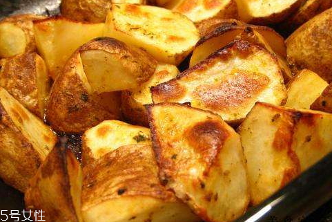 烤箱烤土豆要多久 烤箱烤土豆注意事項(xiàng) 烤箱烤土豆要多久 烤箱烤土豆注意事項(xiàng)