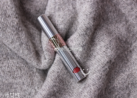 ysl圣羅蘭銀管唇釉好用嗎？蜜糖一樣水潤(rùn)柔滑