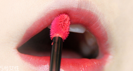 唇釉是什么東西？俗稱液體口紅