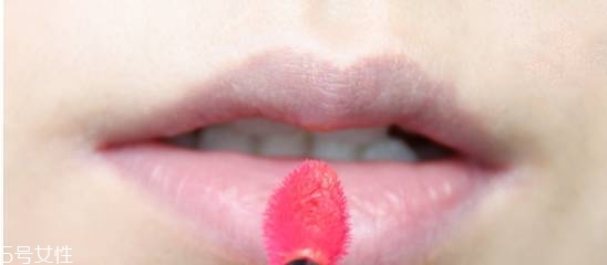 ysl唇釉怎么涂出玻璃唇？打造獨(dú)特唇色
