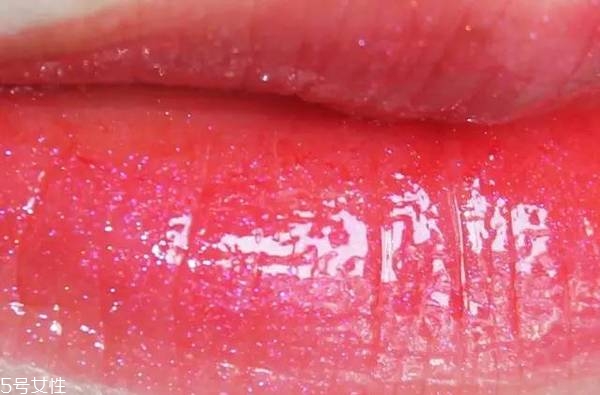 ysl唇釉哪個顏色最火？ysl唇釉的搭配技巧