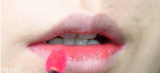 ysl唇釉怎么涂出玻璃唇？打造獨(dú)特唇色
