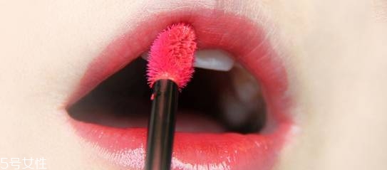 ysl唇釉怎么涂出玻璃唇？打造獨(dú)特唇色