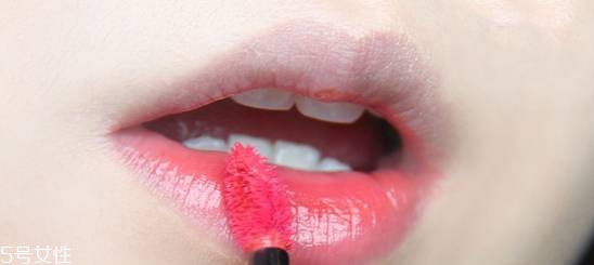 ysl唇釉怎么涂出玻璃唇？打造獨(dú)特唇色