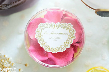 laduree花瓣腮紅好用嗎？貴婦專用彩妝線