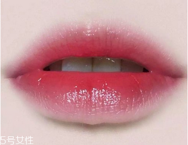 ysl唇釉怎么涂不掉色？唇部保養(yǎng)很重要