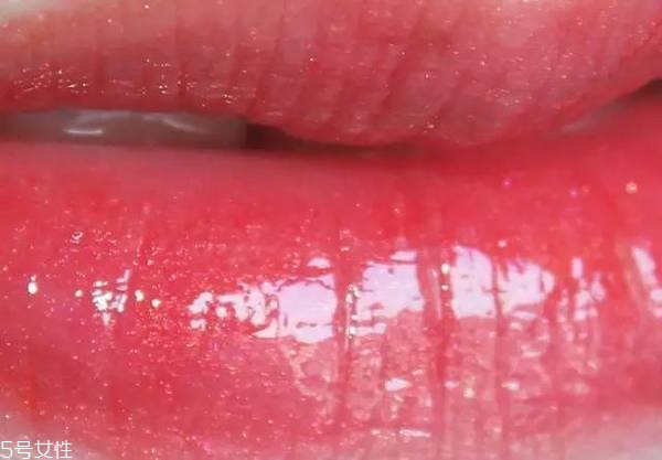 ysl唇釉哪個顏色最火？ysl唇釉的搭配技巧