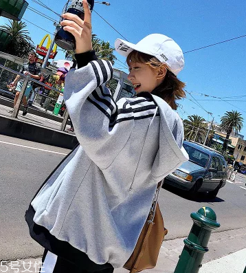 衛(wèi)衣怎么穿顯腿長？教你穿出大長腿