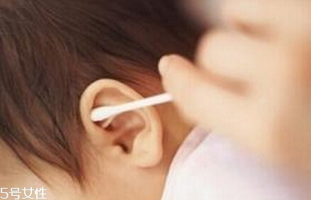 寶寶為什么喜歡抓耳朵 6種可能性 寶寶為什么喜歡抓耳朵 6種可能性