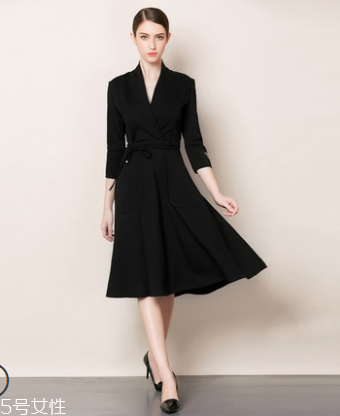 年會(huì)穿什么衣服合適？搶鏡年會(huì)小禮服最佳